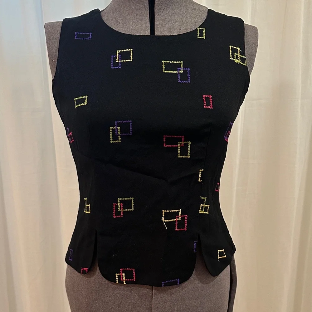 Geometric Patterned embroidered Black vintage Sleeveless Top - Picture 2 of 6